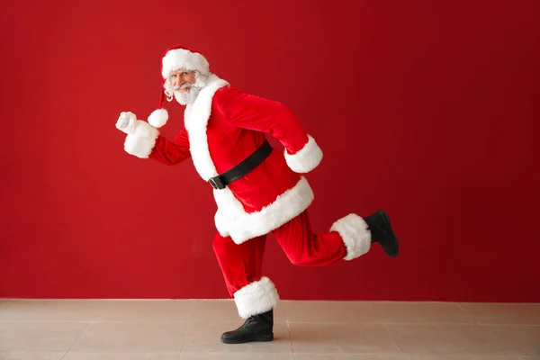 Running Santa Claus Color Wall — Stock Photo, Image