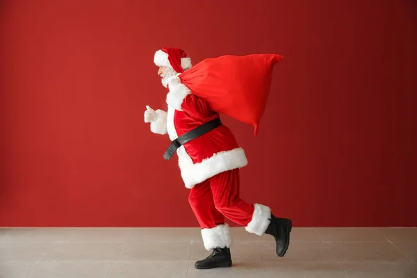 Running Santa Claus Bag Full Gifts Color Wall — Stock Photo, Image