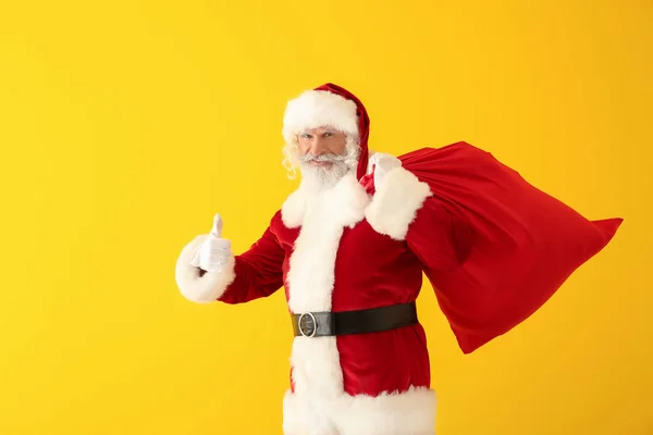Санта Клаус Сумкой Полной Подарков Цветном Фоне — стоковое фото