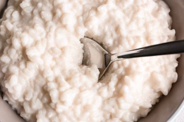 Lezzetli pirinç puding kase, portre