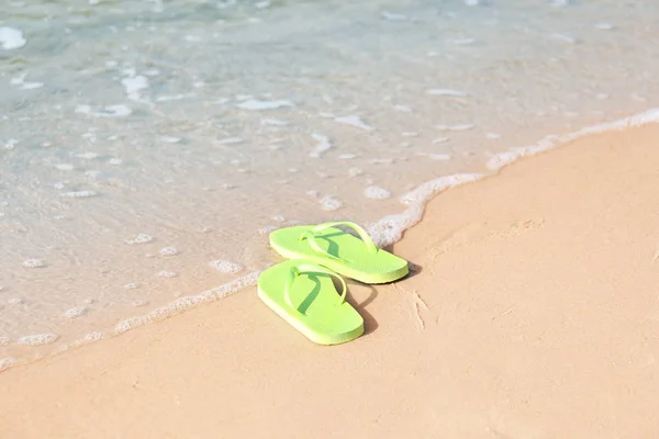 Chanclas Brillantes Playa Del Mar — Foto de Stock