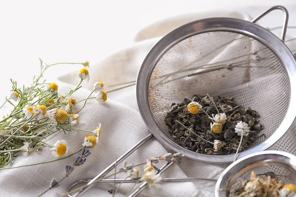 Sieves Dried Chamomile Tea Leaves Table — Stock Photo, Image