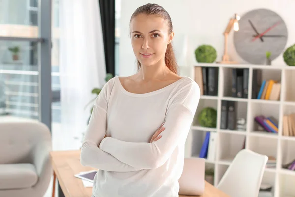 Porträt Einer Jungen Geschäftsfrau Amt — Stockfoto