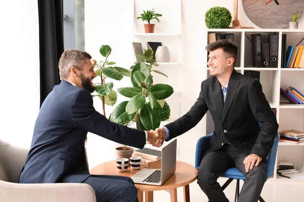Men Shaking Hands Business Meeting Office — Stock Photo, Image