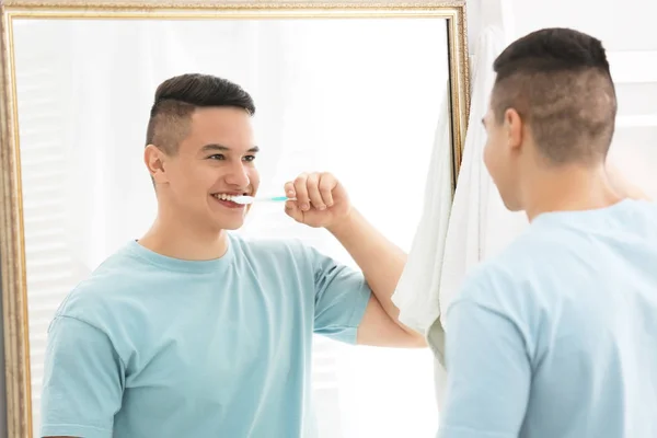 Young Man Brushing Teeth Bathroom — Stock Photo, Image