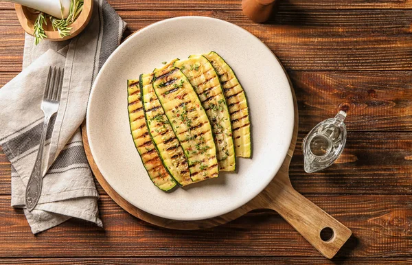 Plate Tasty Grilled Zucchini Wooden Board — Stock Photo, Image