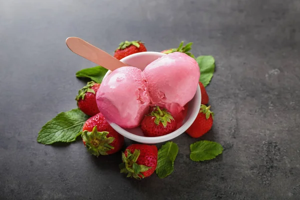 Bowl Delicious Strawberry Ice Cream Grey Table — Stock Photo, Image