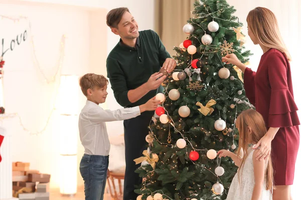Família Decoração Bela Árvore Natal Quarto — Fotografia de Stock