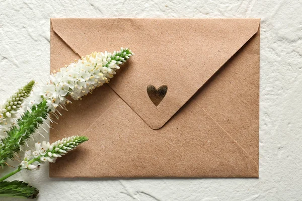 Mail Envelope Flowers Light Background — Stock Photo, Image