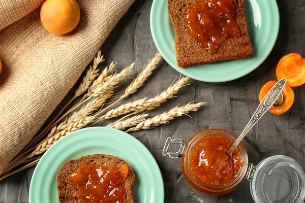 Jar Delicious Apricot Jam Sliced Bread Table — Stock Photo, Image
