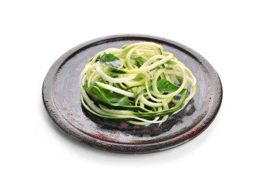 Plaka ile üstüne beyaz izole kabak spagetti