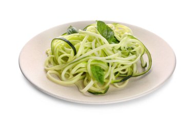 Plaka ile üstüne beyaz izole kabak spagetti