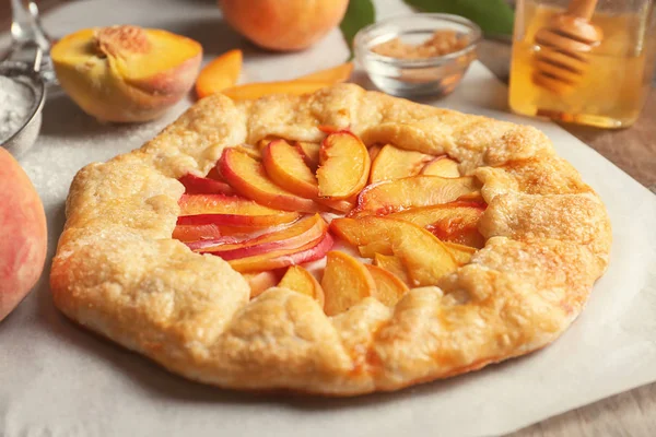 Parchment Delicious Peach Galette Table — Stock Photo, Image