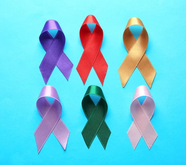 Farklı Renk Arka Plan Şeritler Kanser Kavramı — Stok fotoğraf