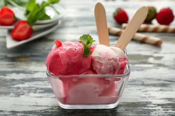 Bowl Delicious Strawberry Ice Cream Wooden Background — Stock Photo, Image