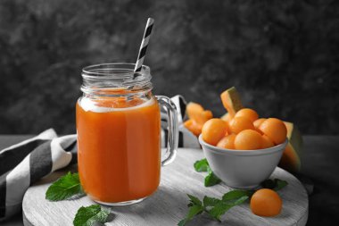 Mason kavanoza lezzetli kavun yüzlü gemide ile