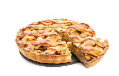 Beyaz zemin üzerine lezzetli elmalı turta parçası ile kayrak plaka