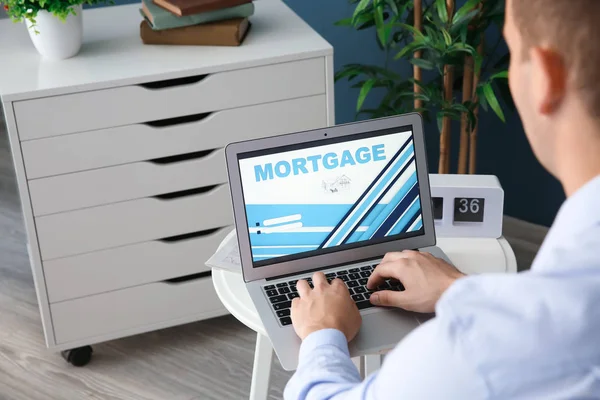 Man Using Laptop Pay Mortgage Loan Online Office — Stock Photo, Image