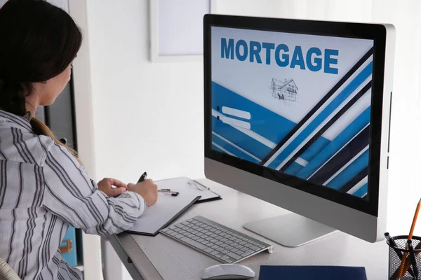 Woman Using Computer Pay Mortgage Loan Online Office — Stock Photo, Image