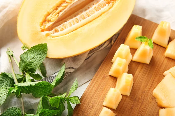 Sliced Ripe Melon Mint Table — Stock Photo, Image