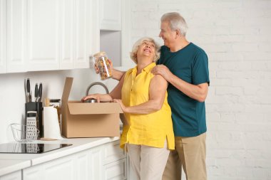 Yemek mutfakta Olgun çift/açma hareketli kutusuyla