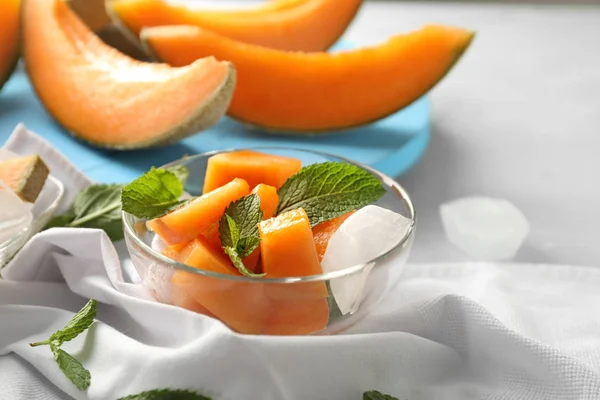 Glass Bowl Pieces Melon Ice Cubes Table — Stock Photo, Image