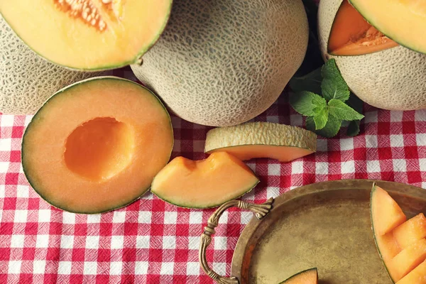 Samenstelling Met Lekkere Rijpe Meloenen Tafel — Stockfoto