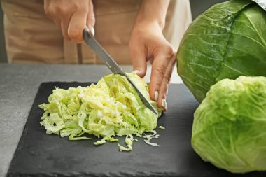 Kadın kesme taze lahana, portre