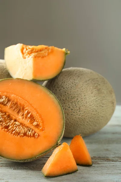 Lekkere Rijpe Meloenen Houten Tafel — Stockfoto