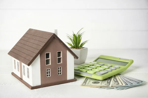 Modelo Casa Calculadora Notas Mesa Branca Conceito Hipoteca — Fotografia de Stock