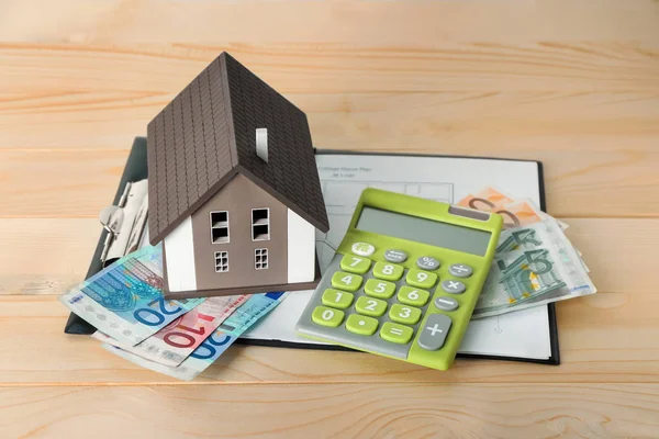 Modelo Casa Calculadora Billetes Mesa Madera Concepto Hipotecario — Foto de Stock