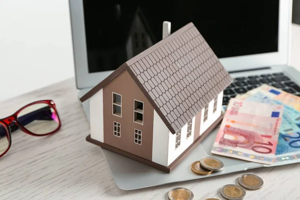 House Model Laptop Money Table Mortgage Concept — Stock Photo, Image