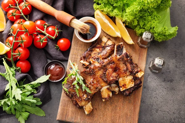 Delicious Grilled Ribs Wooden Board — Stock Photo, Image