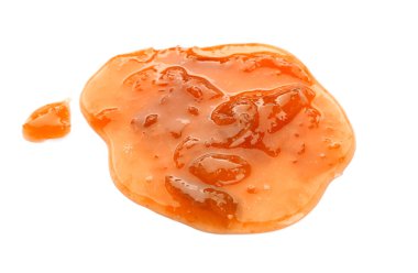 Beyaz arka planda lezzetli kayısı reçeli