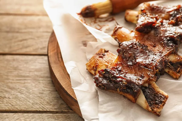 Delicious Grilled Ribs Wooden Board — Stock Photo, Image