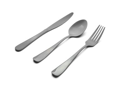 Beyaz zemin üzerine çatal bıçak seti