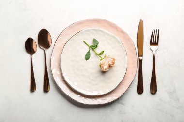 Açık renkli bir kişi için tablo ayarı