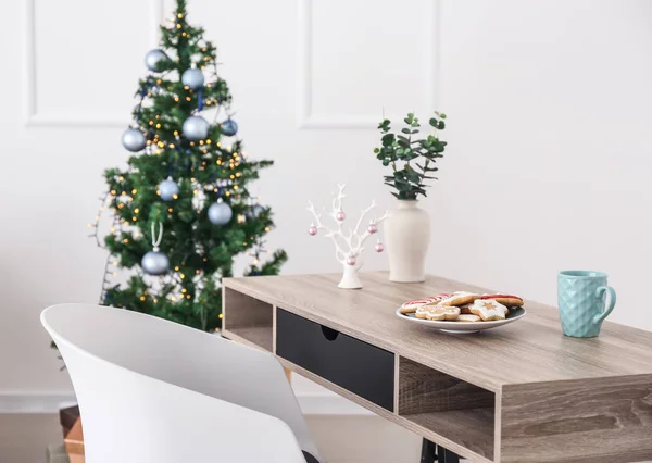 Assiette Avec Biscuits Noël Sucrés Sur Table Intérieur Chambre — Photo