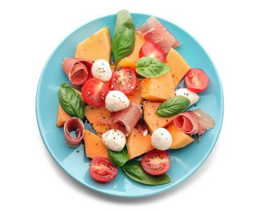 Kavun ve beyaz arka plan üzerinde prosciutto ile lezzetli salata