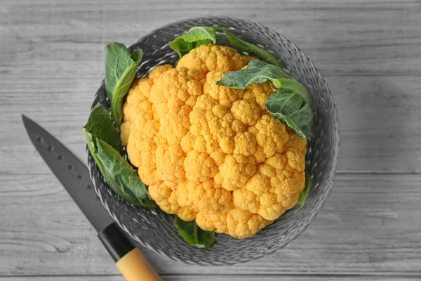 Wicker Basket Yellow Cauliflower Wooden Table — Stock Photo, Image