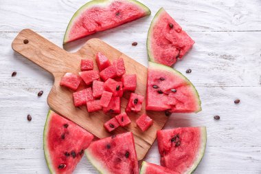 Karpuz kesme tahtası beyaz tablo ile parçaları