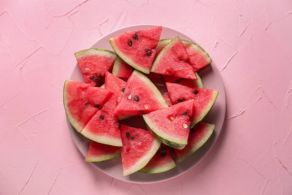 Assiette Avec Tranches Pastèque Mûre Sur Fond Couleur — Photo