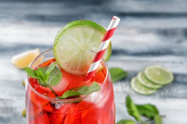 Taze yaz kokteyl cam, portre