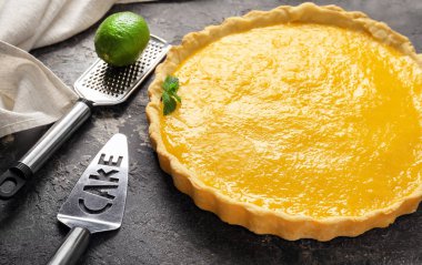 Grunge masada lezzetli limon pasta