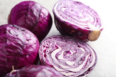 Masa lambası, closeup üzerinde olgun kırmızı lahana