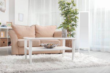 Modern oda iç büyük ayna, Masa ve şık kanepe