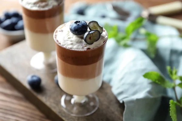 Glasses Delicious Blueberry Dessert Board — Stock Photo, Image