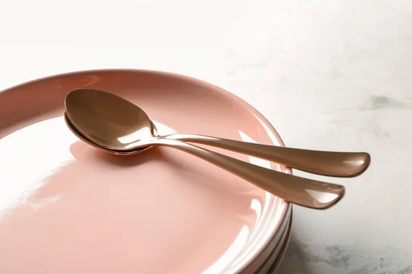 Spoons Plates Table Closeup — Stock Photo, Image