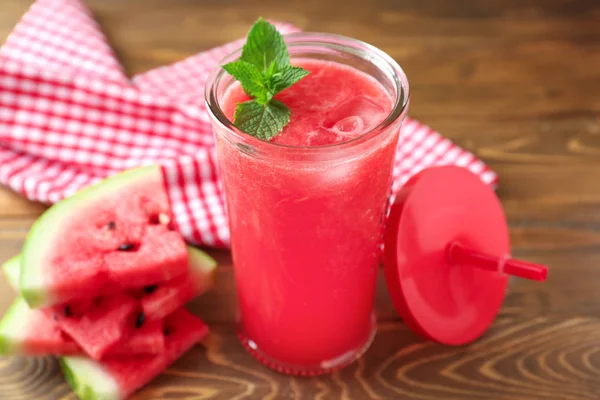 Verre Avec Smoothie Pastèque Frais Sur Table Bois — Photo