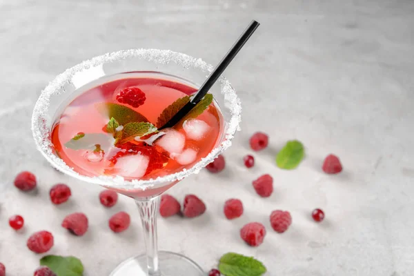 Frischer Sommercocktail Glas Auf Hellem Tisch — Stockfoto